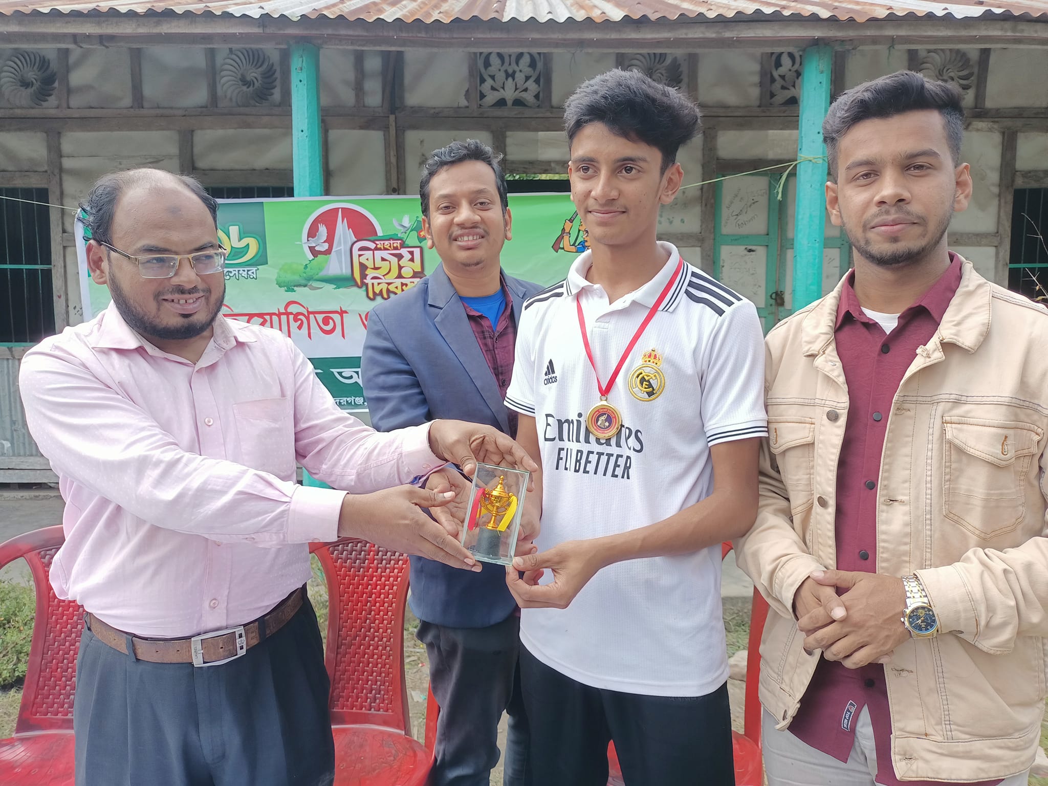 পুরস্কার বিতরণী ১৬